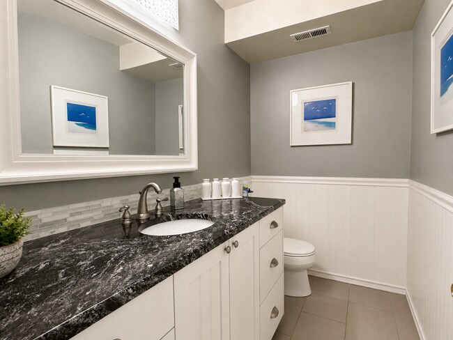 Building Photo - 321 SE Orchard Dr