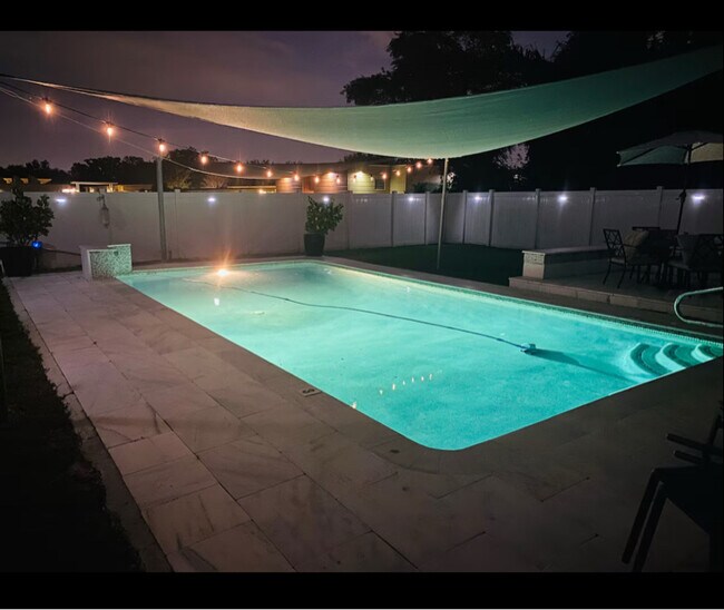 Foto del edificio - 304 Granada Dr