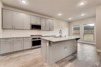 Building Photo - 568 La Grange Dr