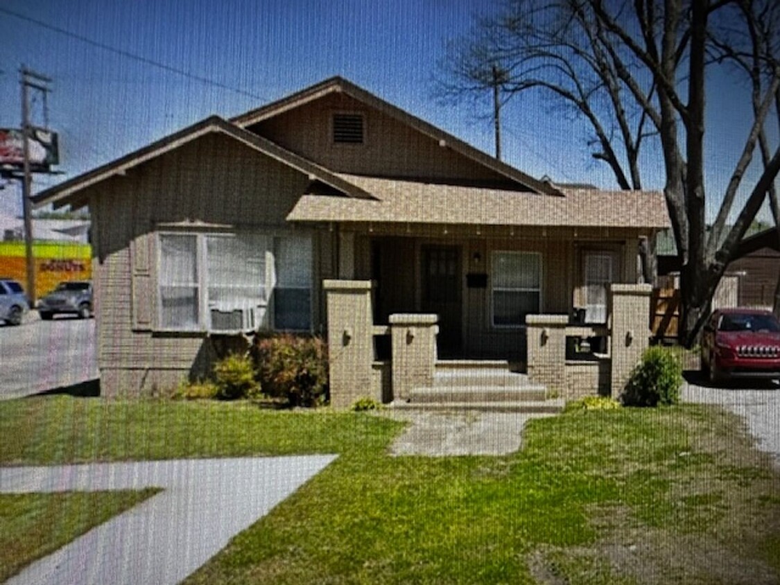 Primary Photo - Large 3 Bed 2 Bath