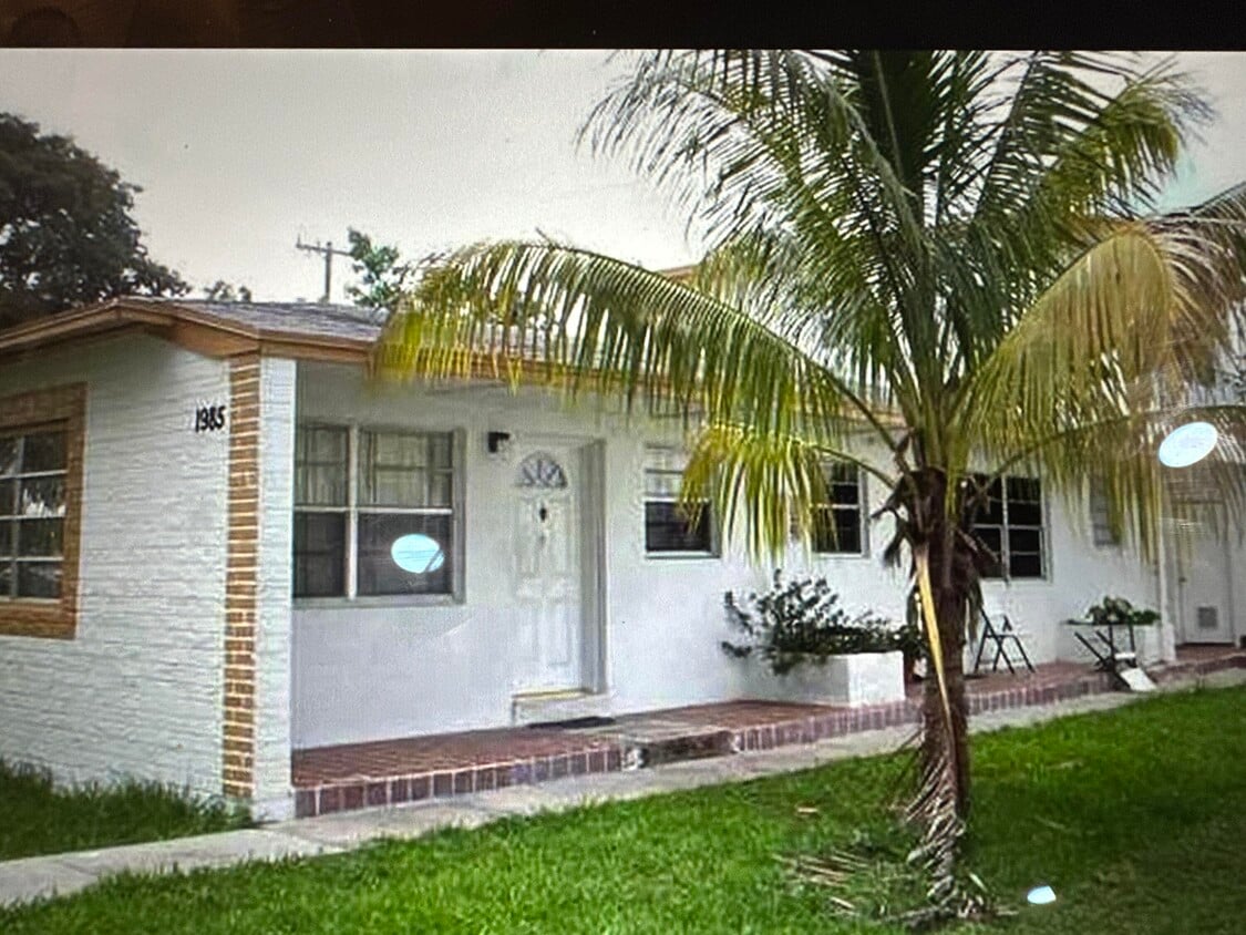 Primary Photo - 1985 NE 172nd St
