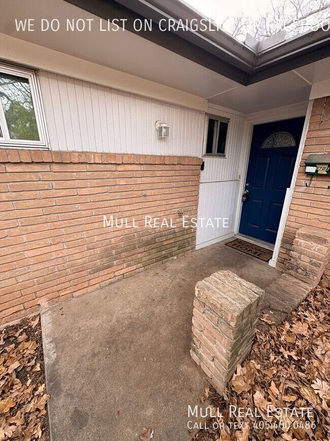 Building Photo - 5704 NW 33rd St