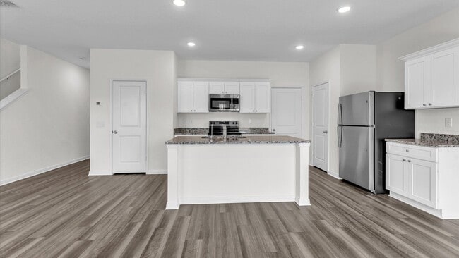 Building Photo - Move-In Ready 3BR Home with Loft & Community Amenities