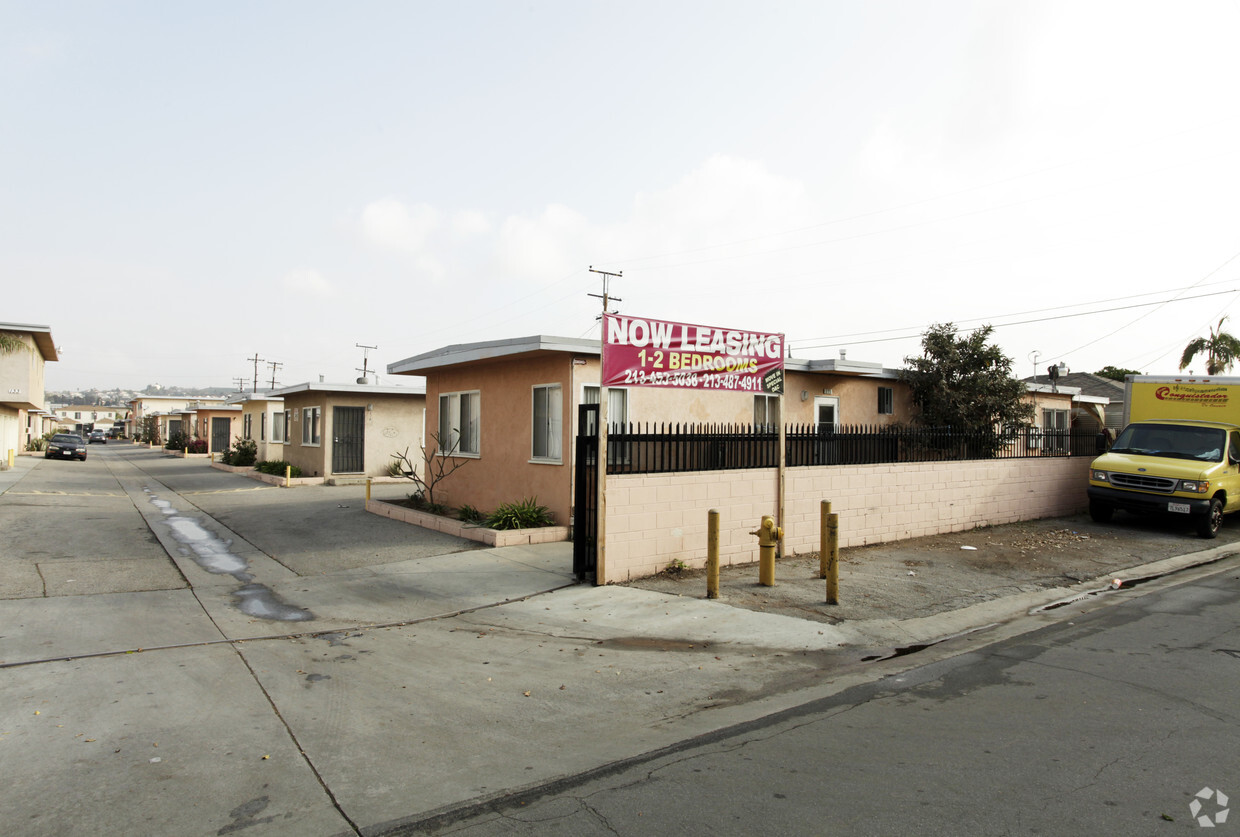 Primary Photo - Roselane Apartments