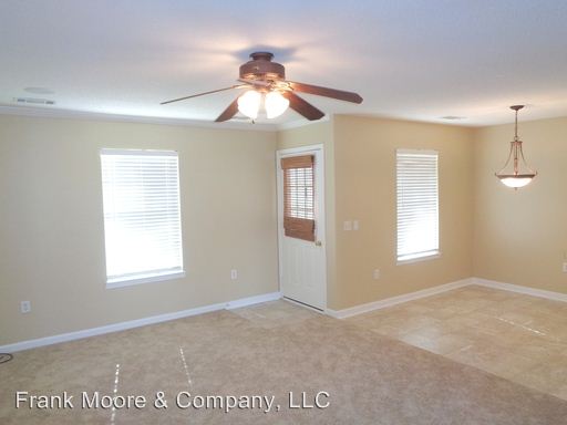 Building Photo - 1004 Towne Park Dr