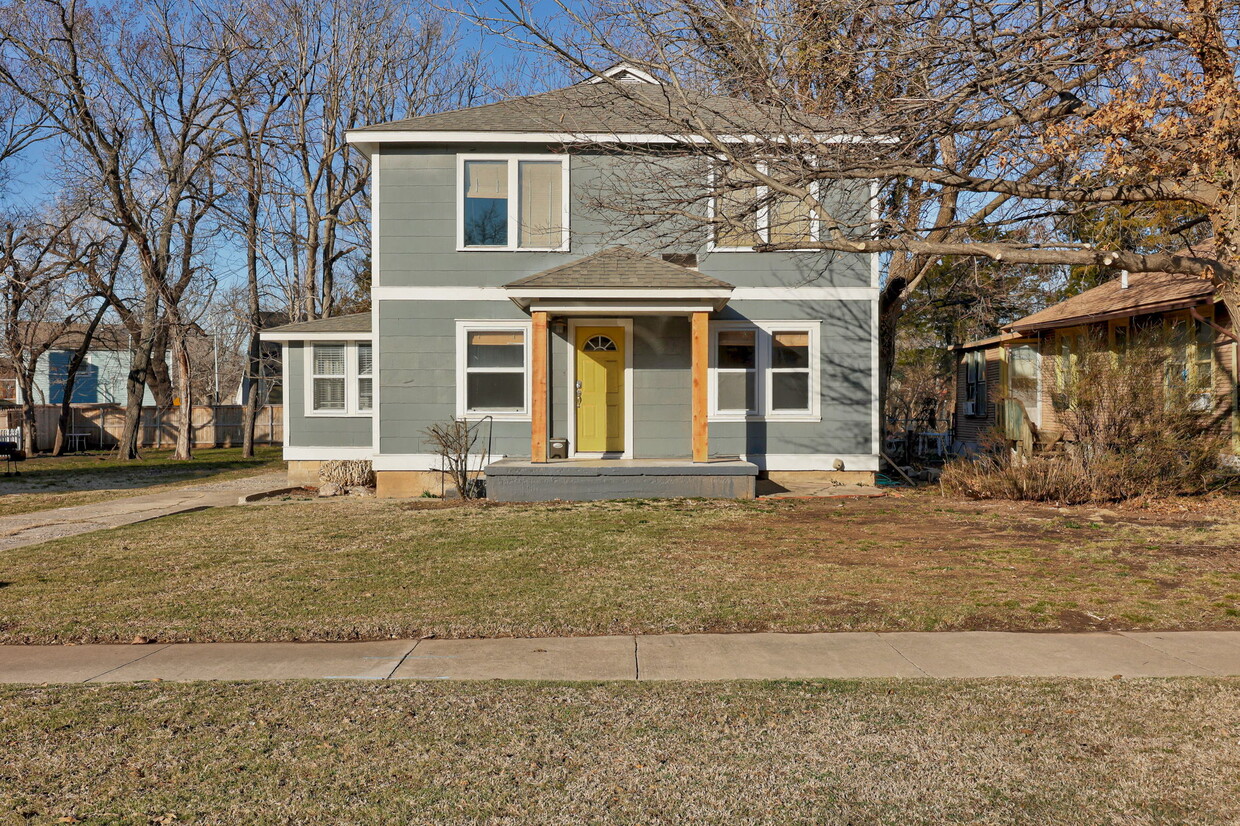 Primary Photo - 916 Classen Blvd