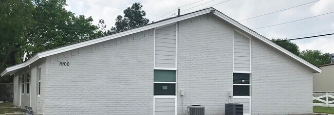 Building Photo - 1904 Finfeather Rd