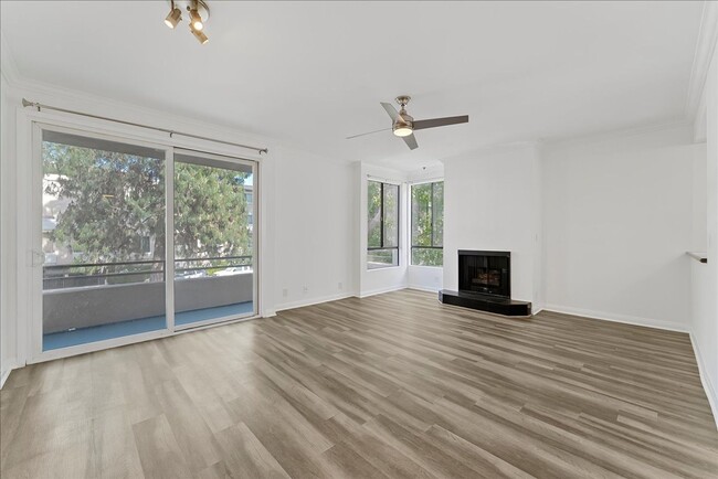 Foto del edificio - 4741 Radford Ave