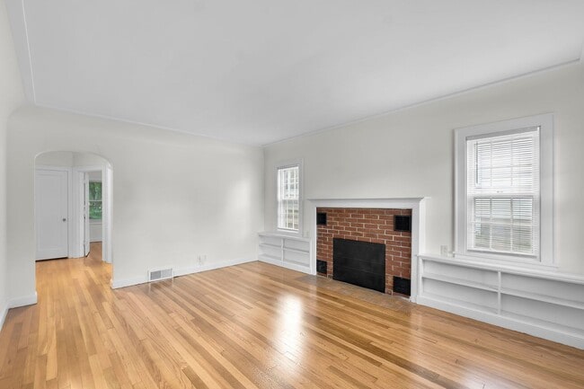 Building Photo - Charming Home in the Heart of Jackson!