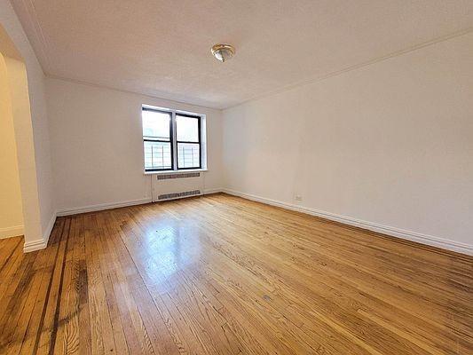 Foto del edificio - 2 bedroom in BRONX NY 10465