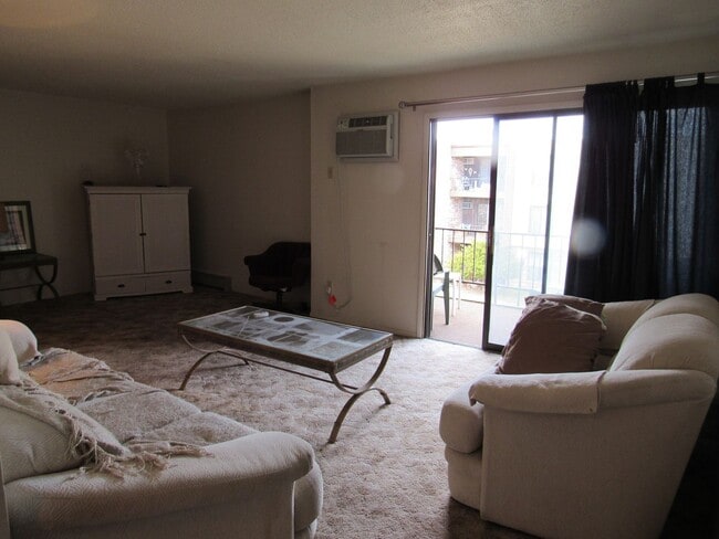 Building Photo - Large One Bedroom w/ Heat & Water Paid