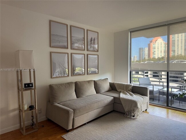 Foto del edificio - 3300 NE 191st St