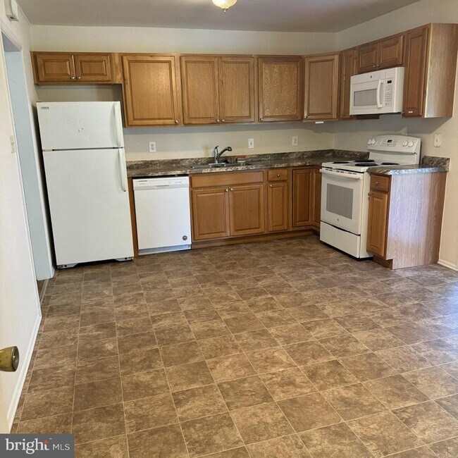 Building Photo - 4435 Willow Tree Ln