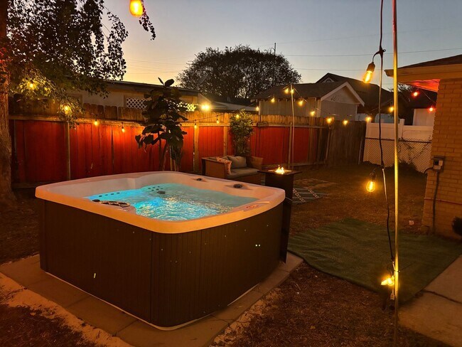 Foto del edificio - 5000 Cardenas Dr