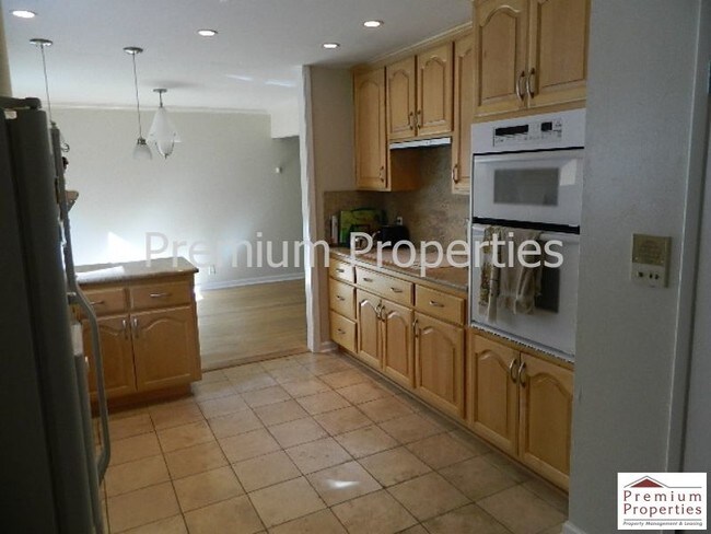 Building Photo - 53 Brookside Rd
