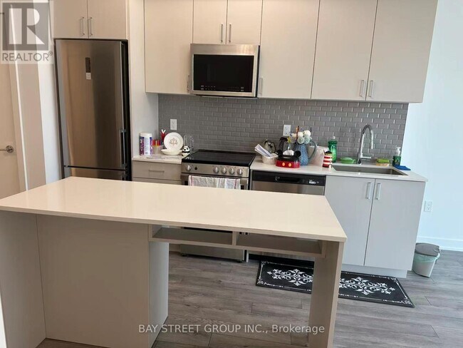 Photo du bâtiment - 1005 Dundas St E