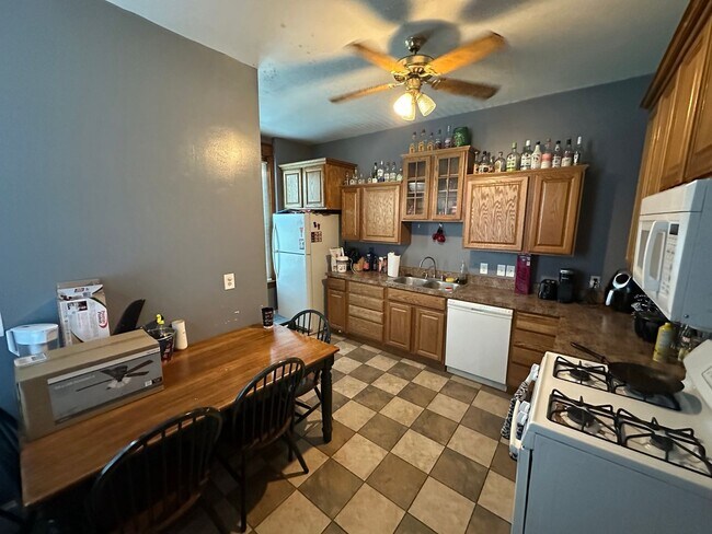 Foto del edificio - Clifton 6 Bedroom House Available