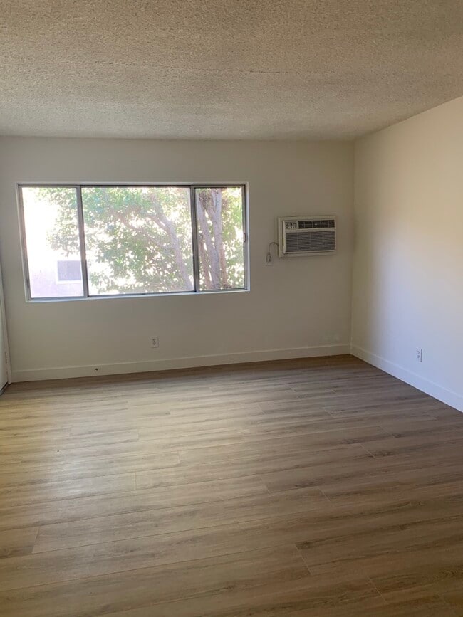 Building Photo - 5539 Whitsett Ave
