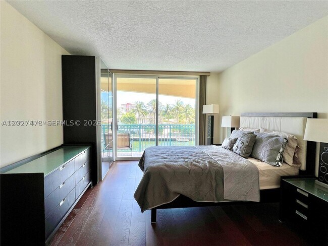 Foto del edificio - 201 Golden Isles Dr