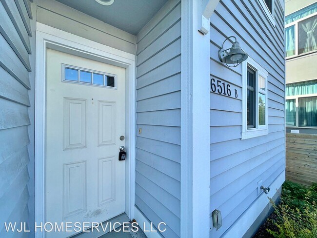 Building Photo - 2 br, 1.5 bath House - 6516 34th Ave NE Un...