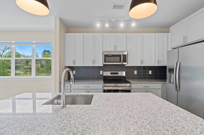 1 dormitorio - Cocina estándar - Reed Creek Greenway Apartments