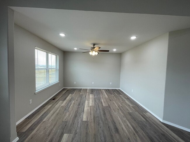 Building Photo - 529 Evergreen, Rogersville, MO