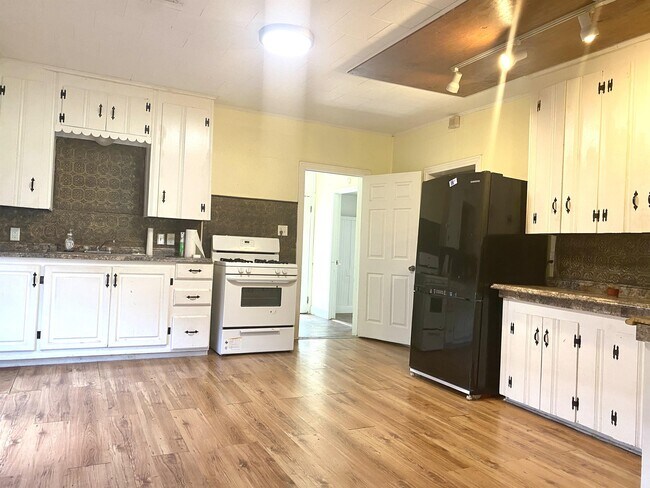 Building Photo - 2538 Miller Ave