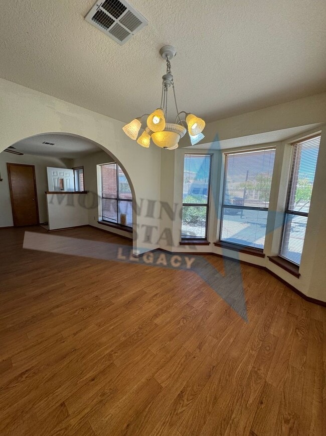 Building Photo - Large ranch style home in Telshor Area!