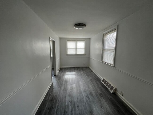 Photo - 7129 Large St House