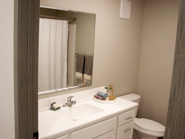 Baño - Muebles claros - Golden Aspen Flats - 161