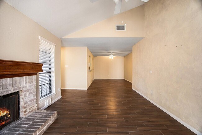 Foto del edificio - 18522 Glen Briar Ln