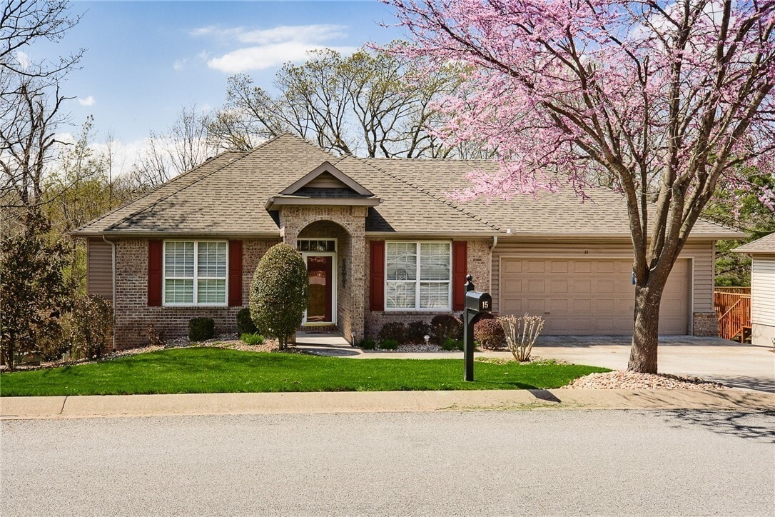 Foto principal - 15 Glenbrook Ln