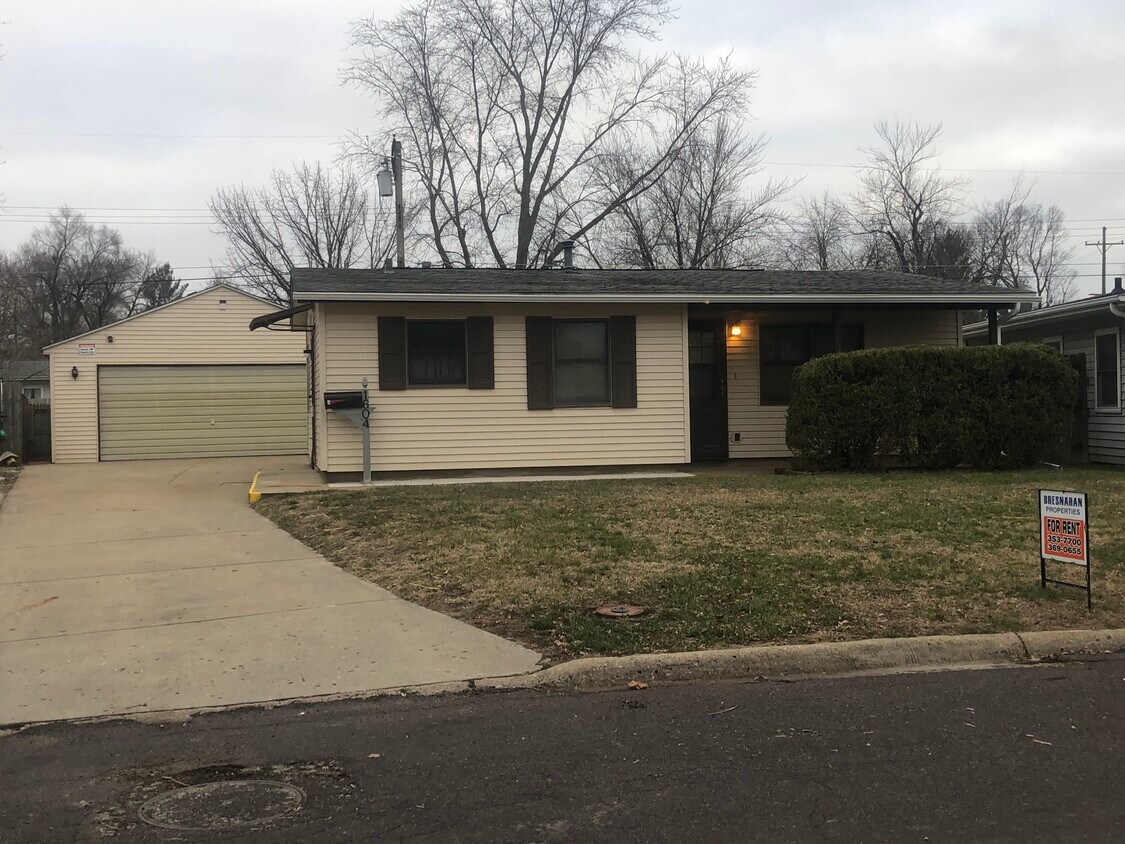 1604 Matilda St, Pekin, IL 61554 House Rental in Pekin, IL