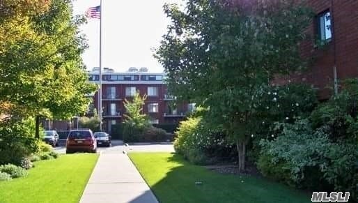 Building Photo - 108-31 Seaview Ave