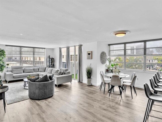 Foto del edificio - 2780 NE 183rd St