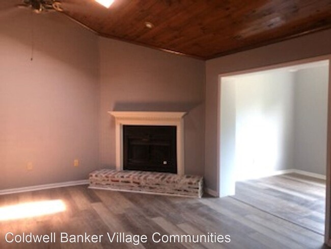 Building Photo - 2 br, 2 bath House - 2715 Greenbriar Dr. U...