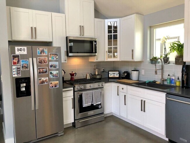 Foto del edificio - 2723 Lyons Rd