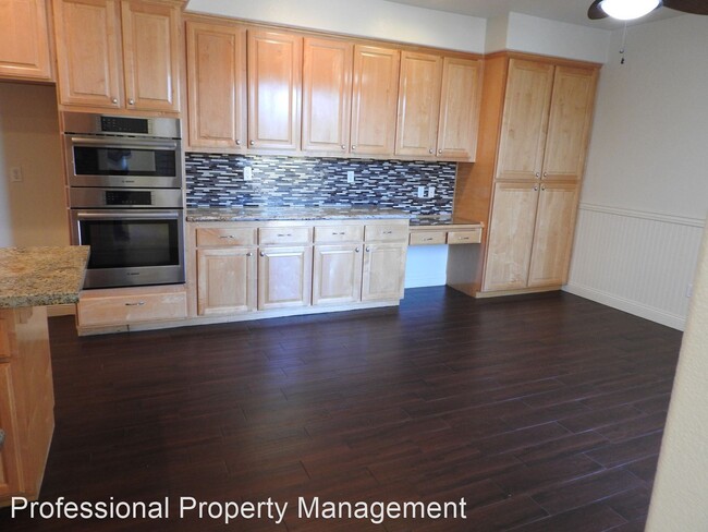 Foto del edificio - 5 br, 3.5 bath House - 6637 Rose Bridge Dr.