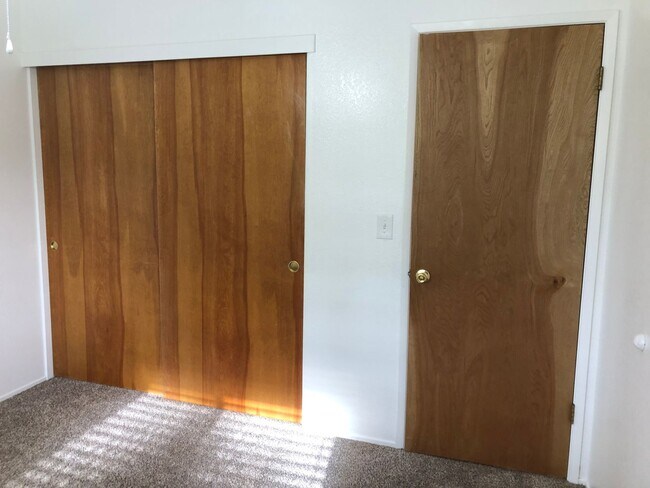 Foto del edificio - 3-Bed, 2-Bath Single-Family Home (Lease as...