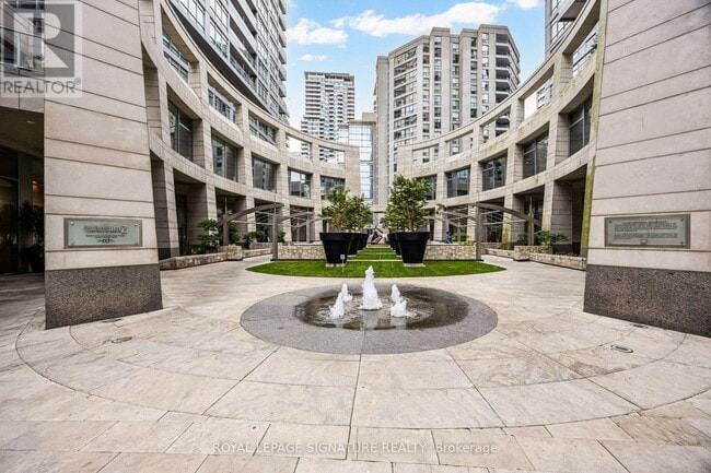 Building Photo - 2191 Yonge St