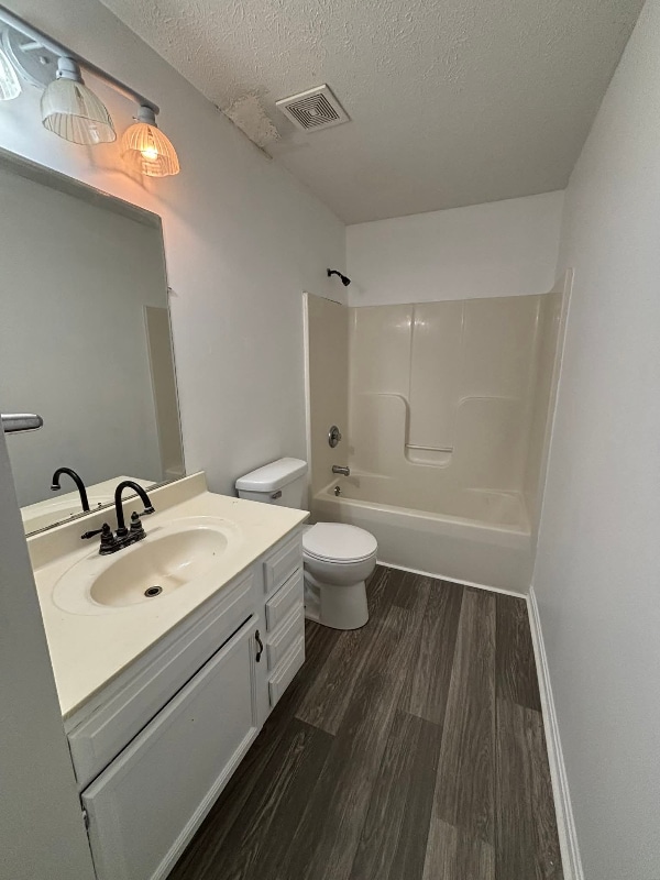 Building Photo - 33 Wisteria Ln