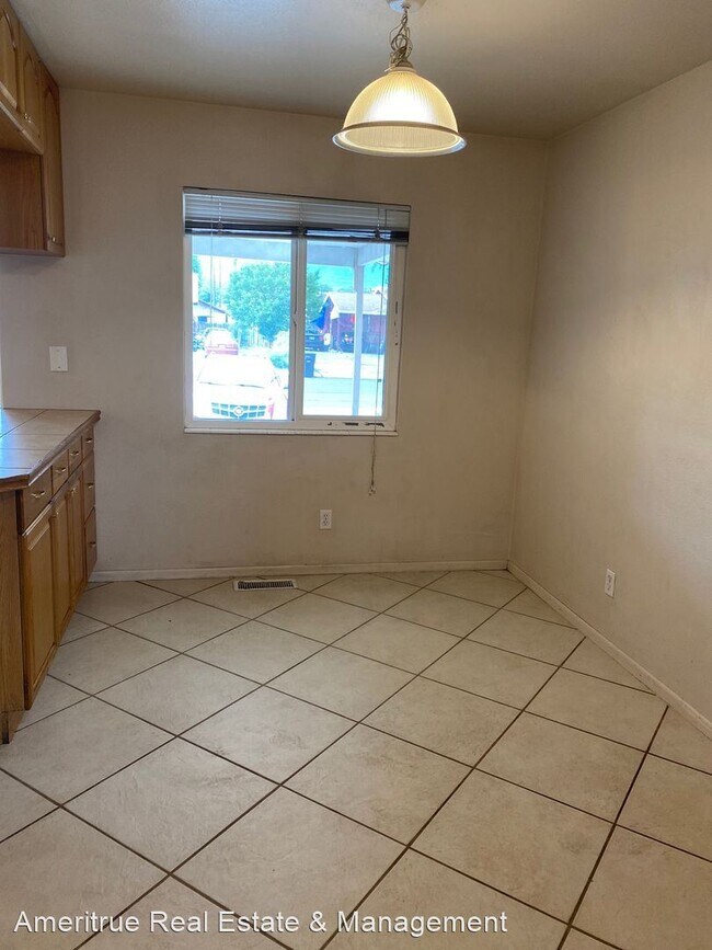 Building Photo - 4 br, 2 bath Apartment - 1249 W 350 N