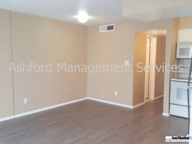 Building Photo - 2827 N 51st Ave