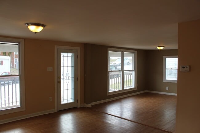 Building Photo - Single Family Home