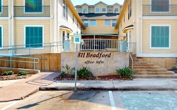 Building Photo - 811 Bradford Ave