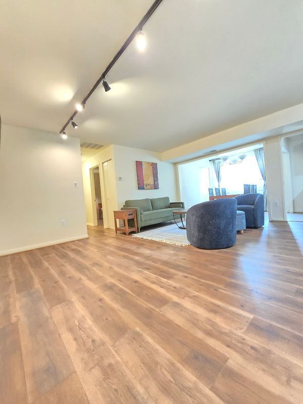 Foto del edificio - 9645 White Acre Rd