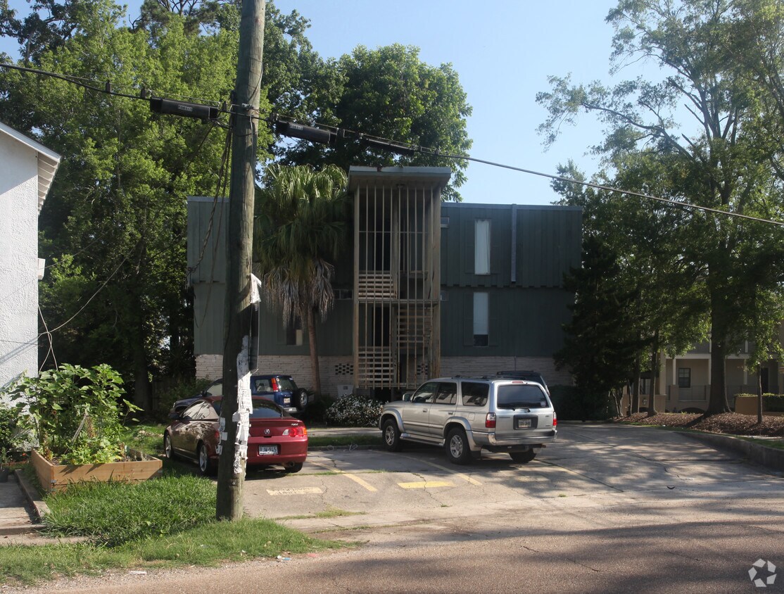 Building Photo - 561 E State St
