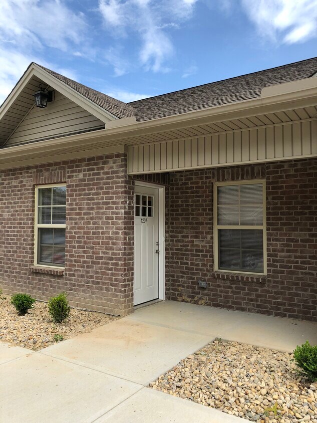 Primary Photo - 1247 Sparta Dr