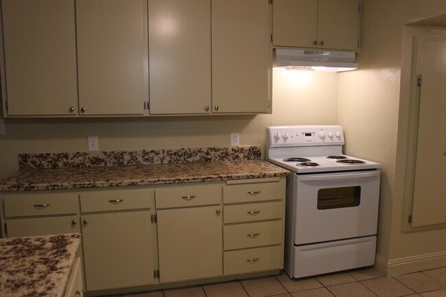 Foto del edificio - Franklin Triplex - Golden Dev