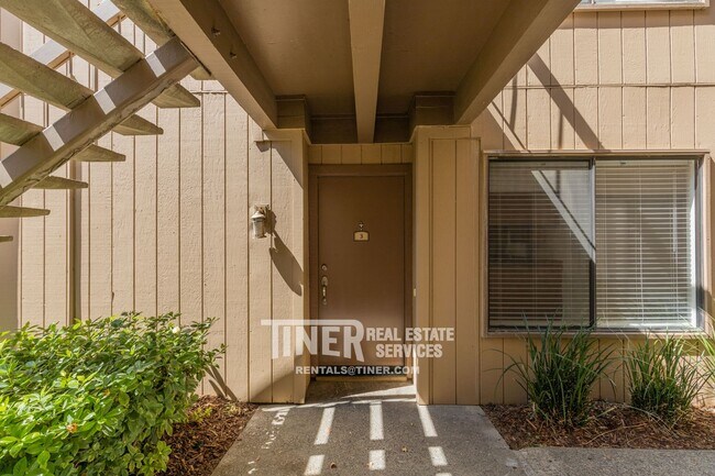 Foto del edificio - 511 Woodside Oaks